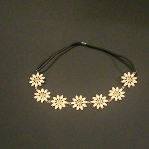 Headband with Daisies